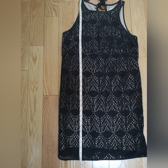 LOFT Classic Crochet Shift for effortless chic. Black with flesh lining. Size 2P - Picture 3 of 6